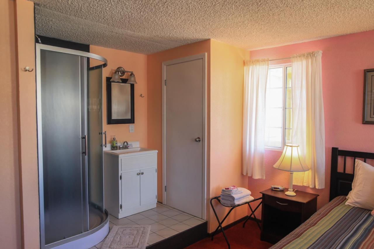 Playa Hermosa Bed&Breakfast Ensenada Bagian luar foto