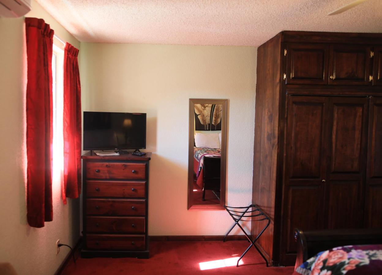 Playa Hermosa Bed&Breakfast Ensenada Bagian luar foto